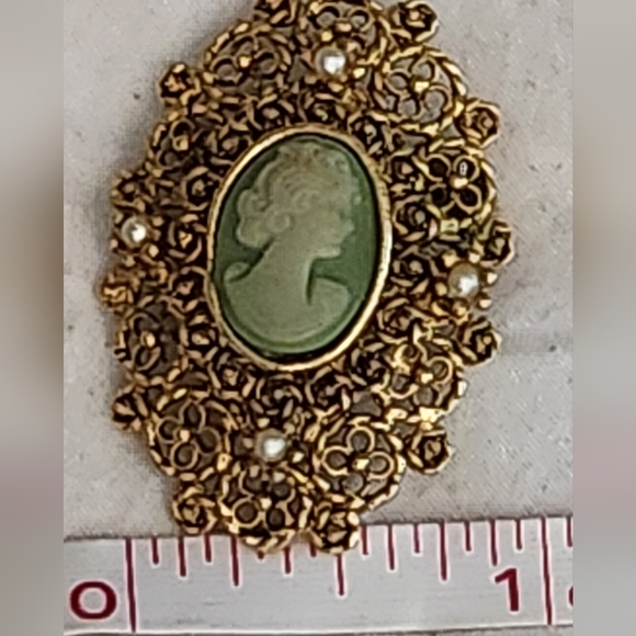 Vintage Green and Ivory Cameo , Filigree goldtone with faux pearls. 1940 era - Picture 6 of 16